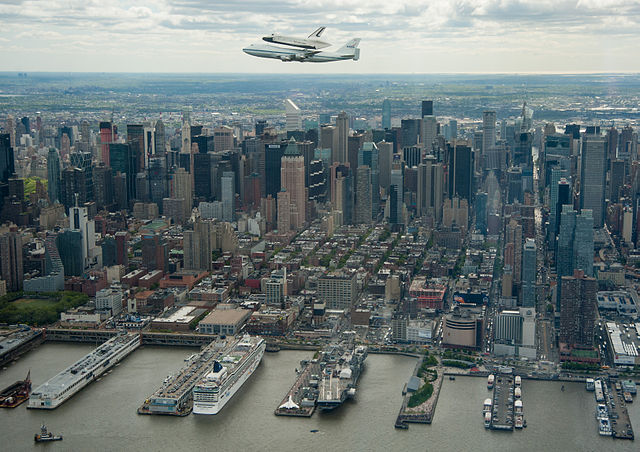 Shuttle Carry Enterprise Flight New York 20120427 640.jpg
