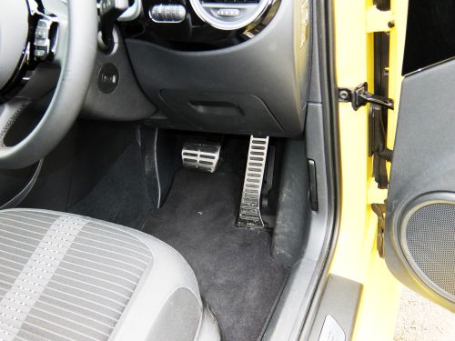 VW Beetle Turbo 11 pedal 500.jpg